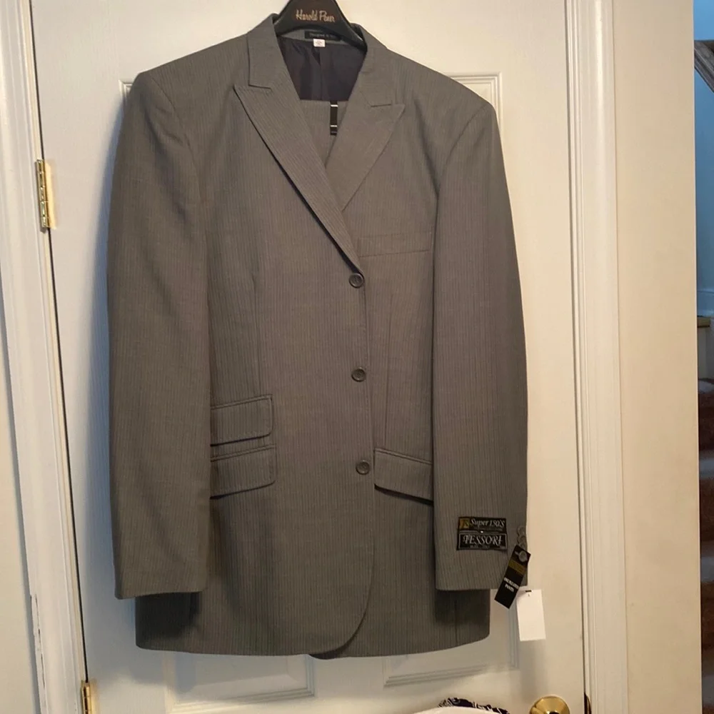 Brand New Tessori Mens 2 piece Grey suit…size 42L/W36L - Picture 1 of 4
